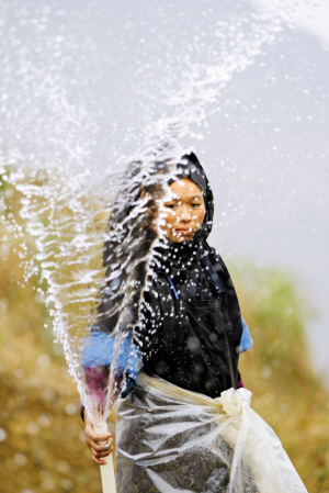 “特區人的愛心感動我們”